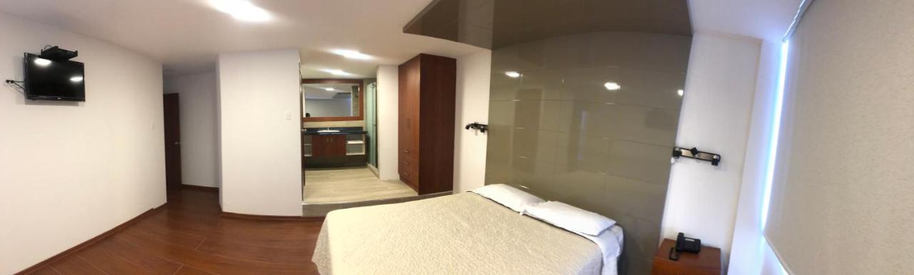 Hotel Bacastell Quito Bagian luar foto